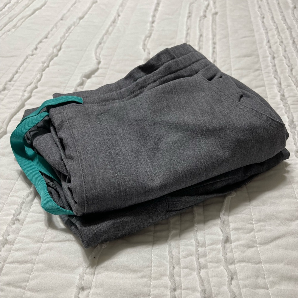 Figs scrub set. Top and bottom